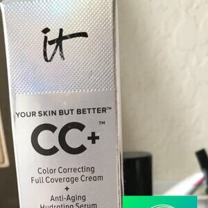 New In Box IT Cosmetics Your Skin But Better CC+ Cream Medium